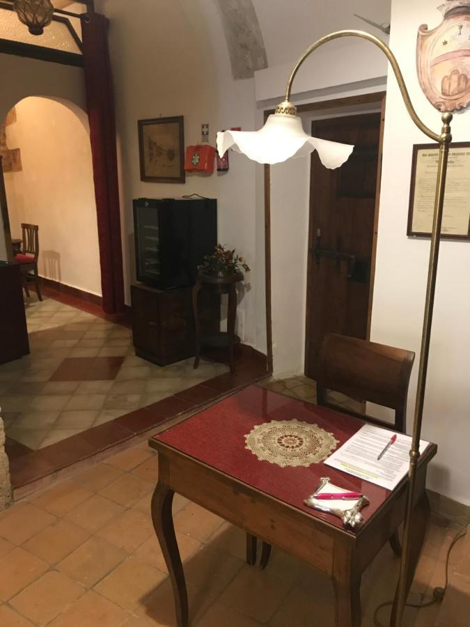 Le Prigioni Del Palazzo B&B Сора Екстериор снимка