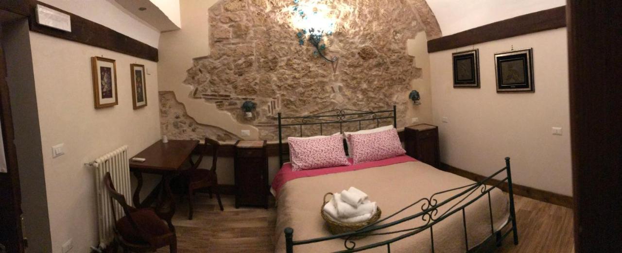 Le Prigioni Del Palazzo B&B Сора Екстериор снимка