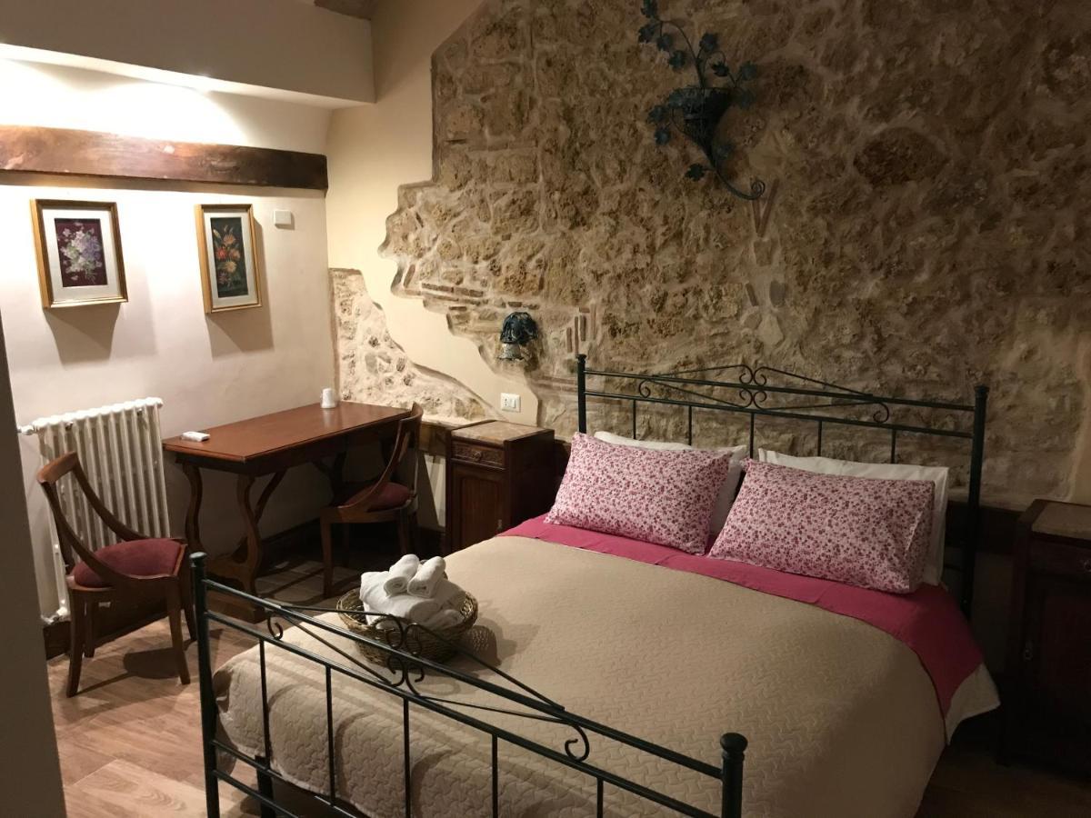 Le Prigioni Del Palazzo B&B Сора Екстериор снимка