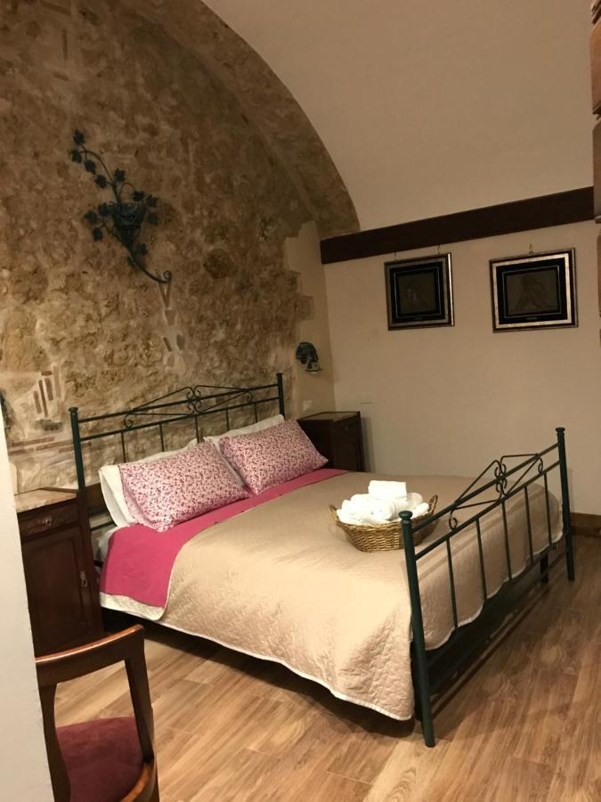 Le Prigioni Del Palazzo B&B Сора Екстериор снимка