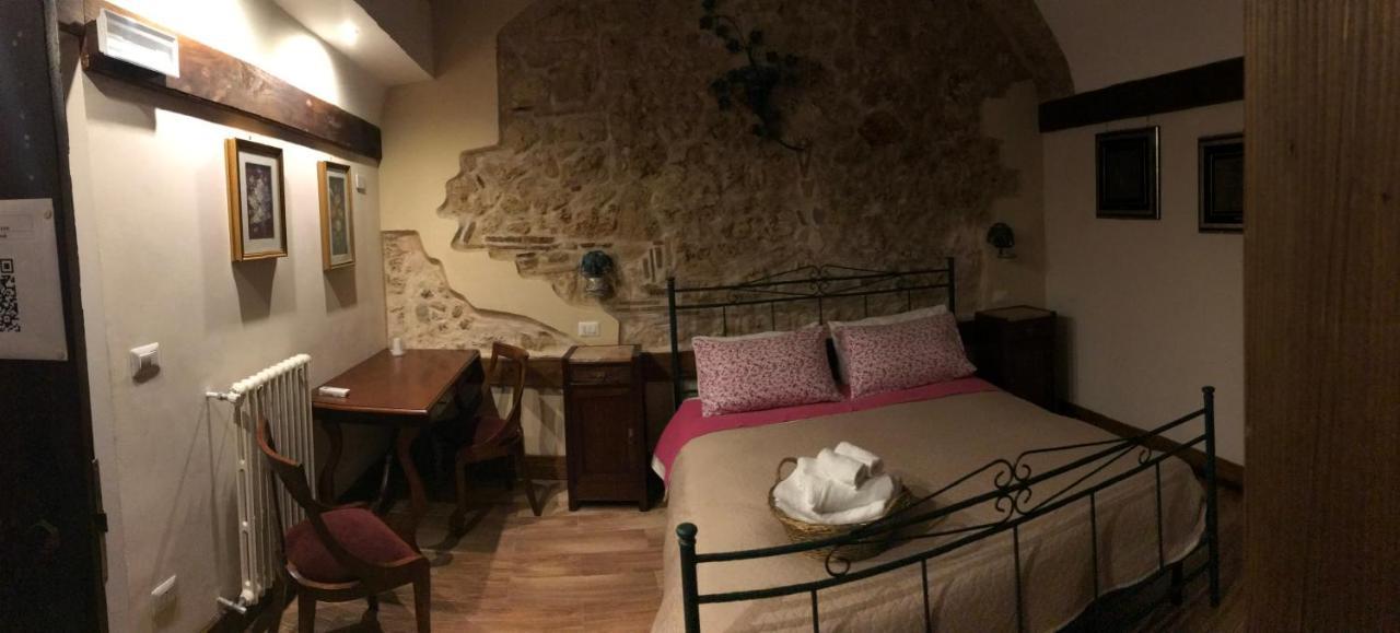 Le Prigioni Del Palazzo B&B Сора Екстериор снимка