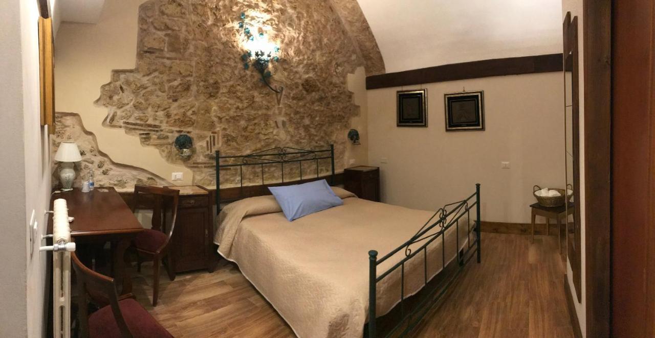 Le Prigioni Del Palazzo B&B Сора Екстериор снимка