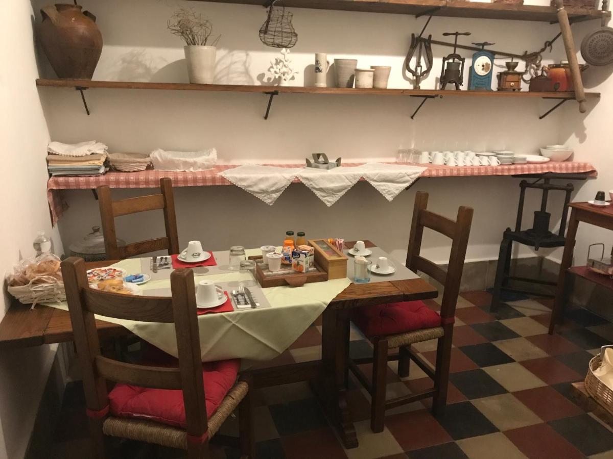 Le Prigioni Del Palazzo B&B Сора Екстериор снимка