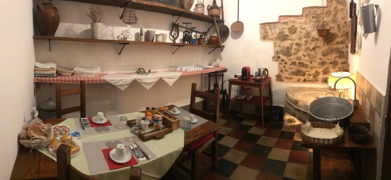 Le Prigioni Del Palazzo B&B Сора Екстериор снимка