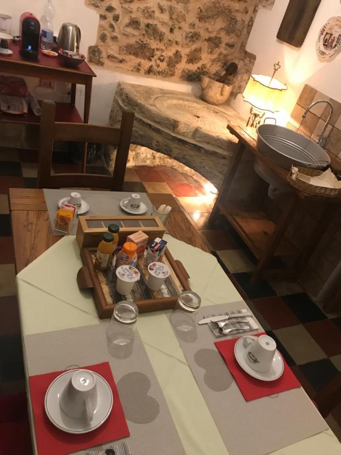 Le Prigioni Del Palazzo B&B Сора Екстериор снимка