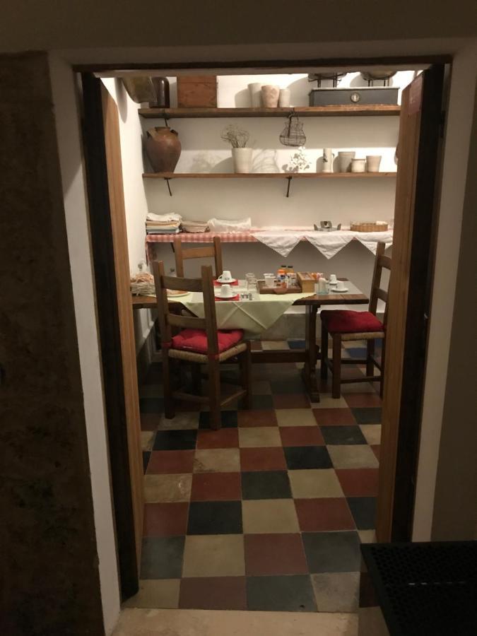 Le Prigioni Del Palazzo B&B Сора Екстериор снимка