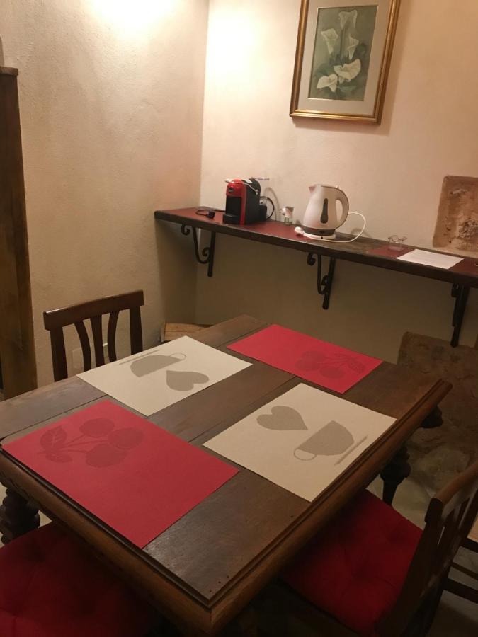 Le Prigioni Del Palazzo B&B Сора Екстериор снимка