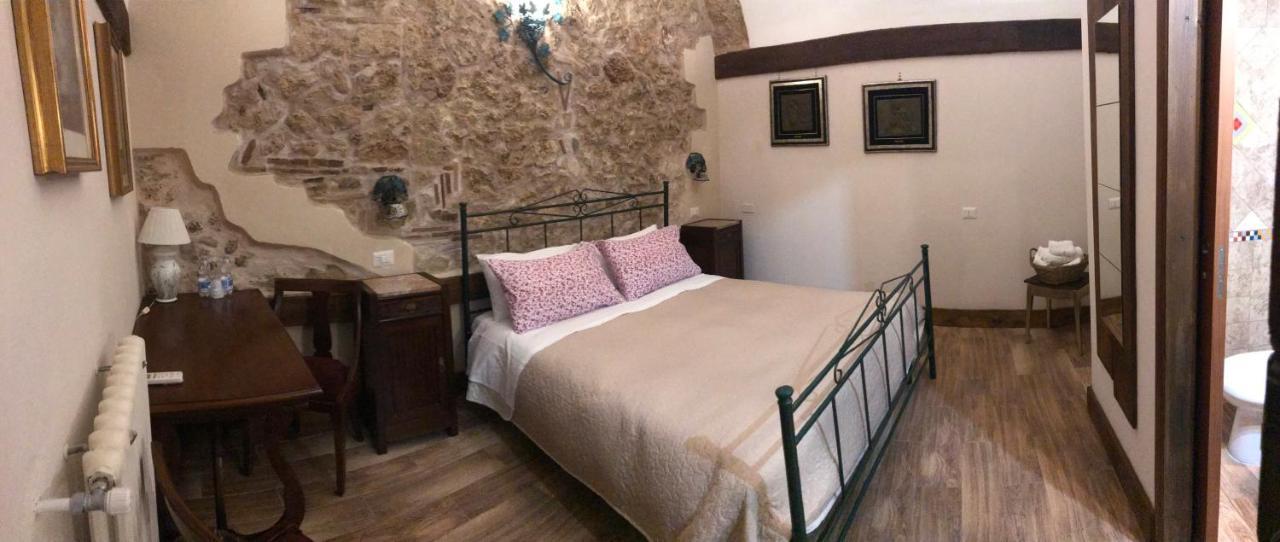 Le Prigioni Del Palazzo B&B Сора Екстериор снимка