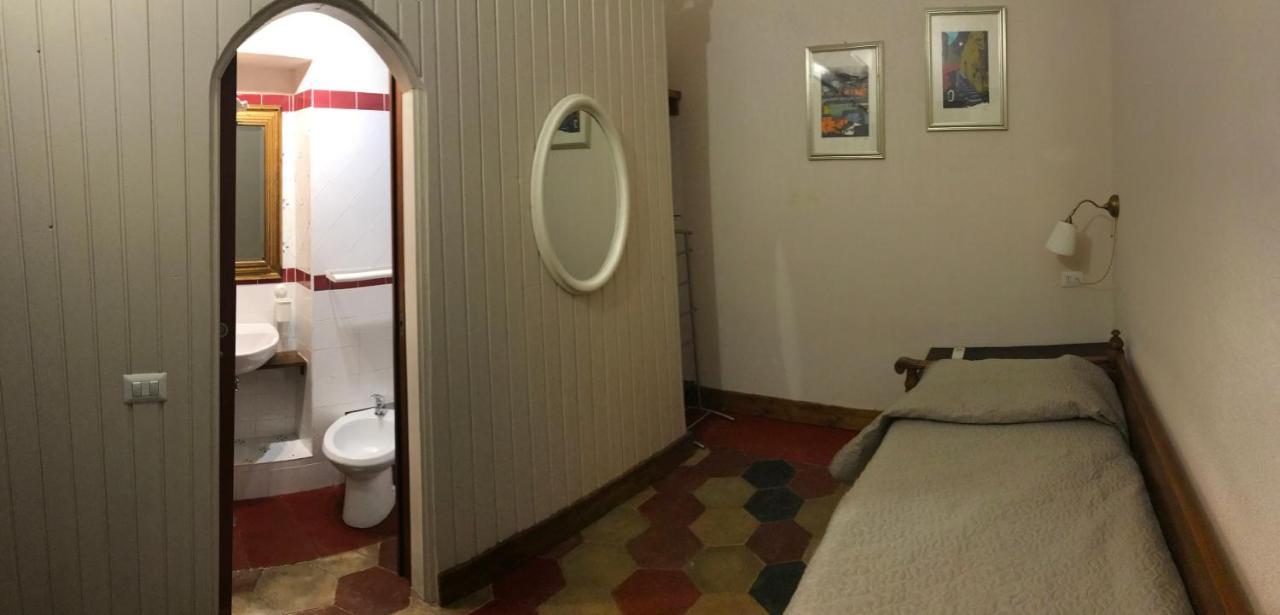 Le Prigioni Del Palazzo B&B Сора Екстериор снимка