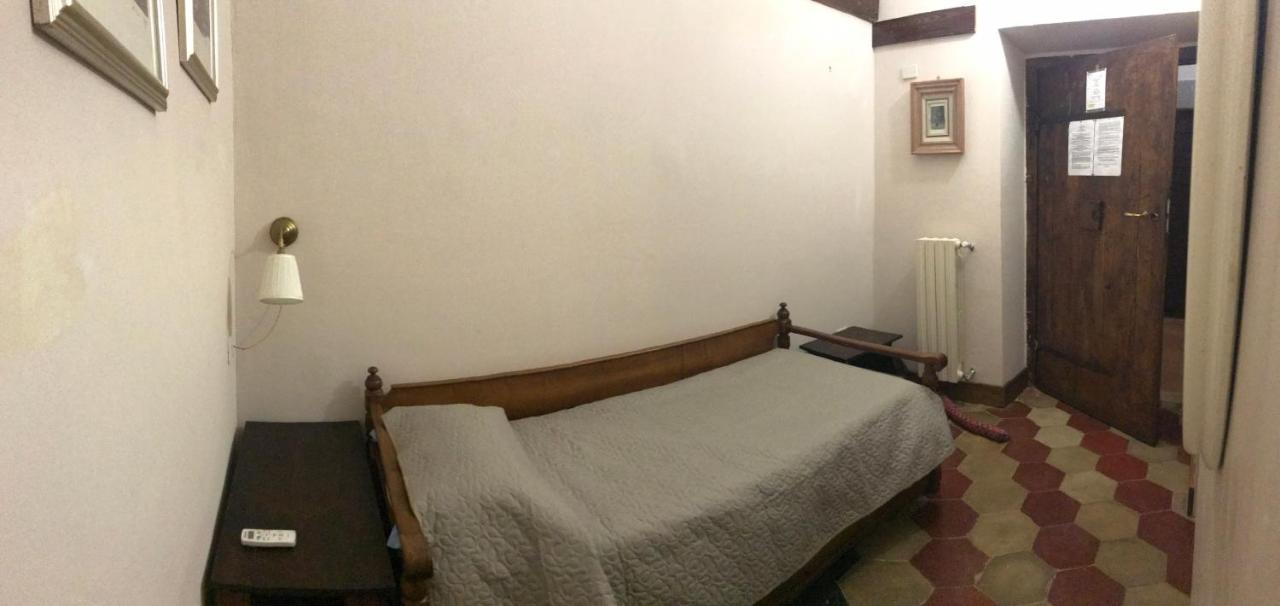 Le Prigioni Del Palazzo B&B Сора Екстериор снимка