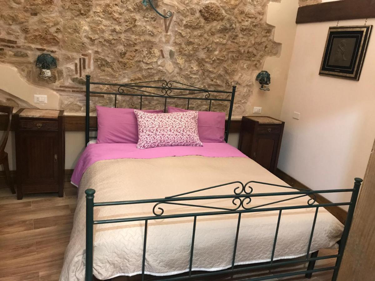 Le Prigioni Del Palazzo B&B Сора Екстериор снимка