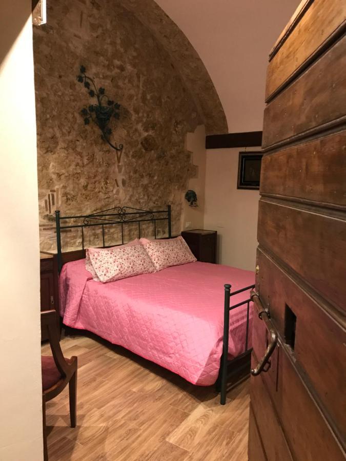 Le Prigioni Del Palazzo B&B Сора Екстериор снимка