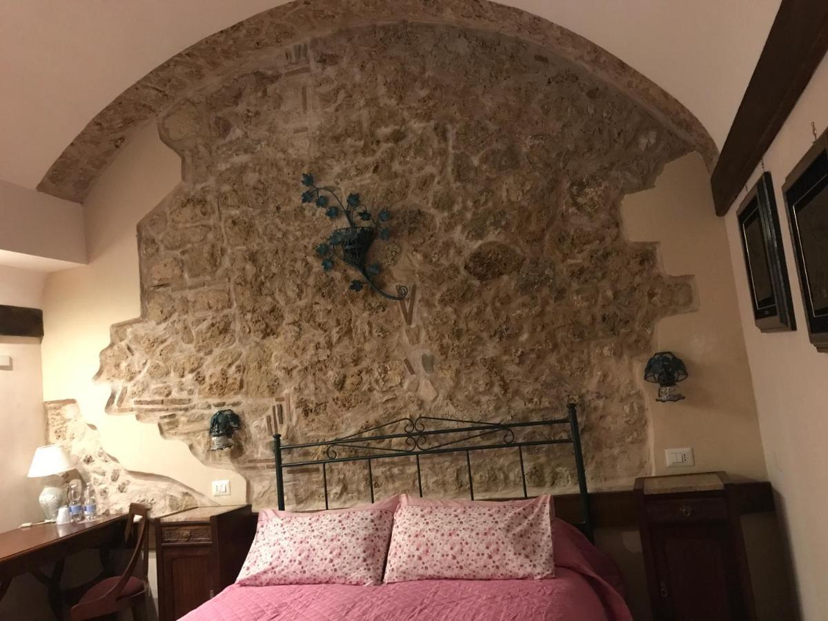 Le Prigioni Del Palazzo B&B Сора Екстериор снимка