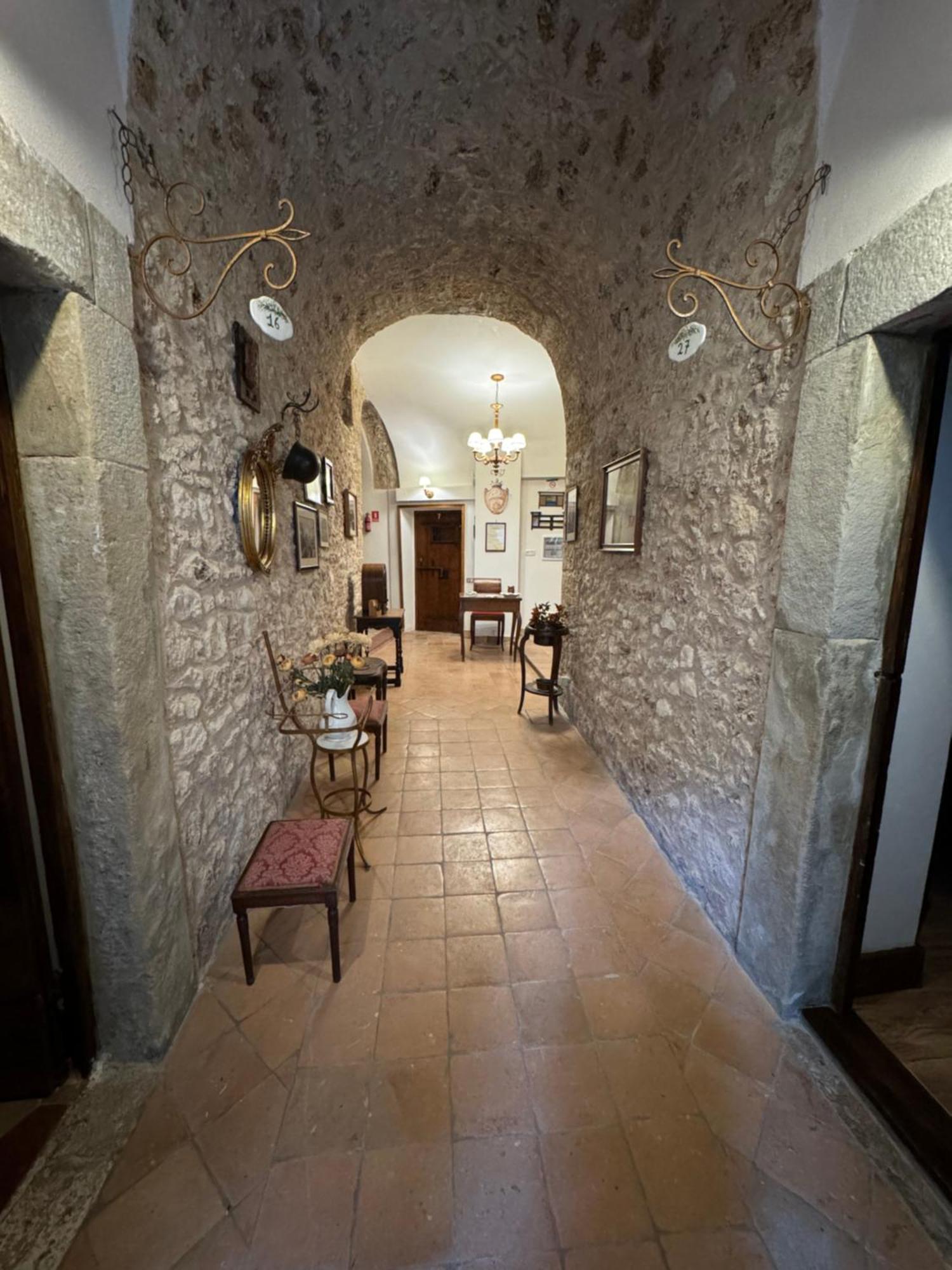 Le Prigioni Del Palazzo B&B Сора Екстериор снимка