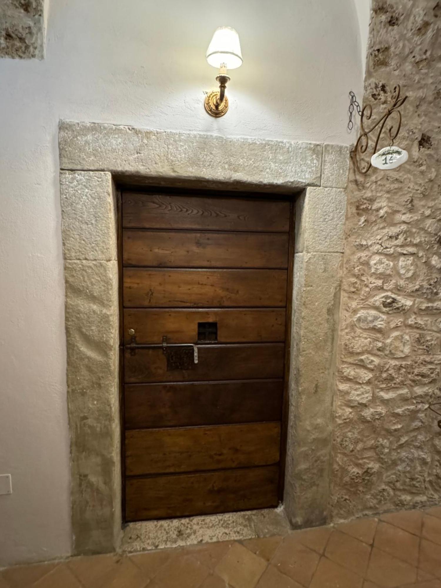 Le Prigioni Del Palazzo B&B Сора Екстериор снимка
