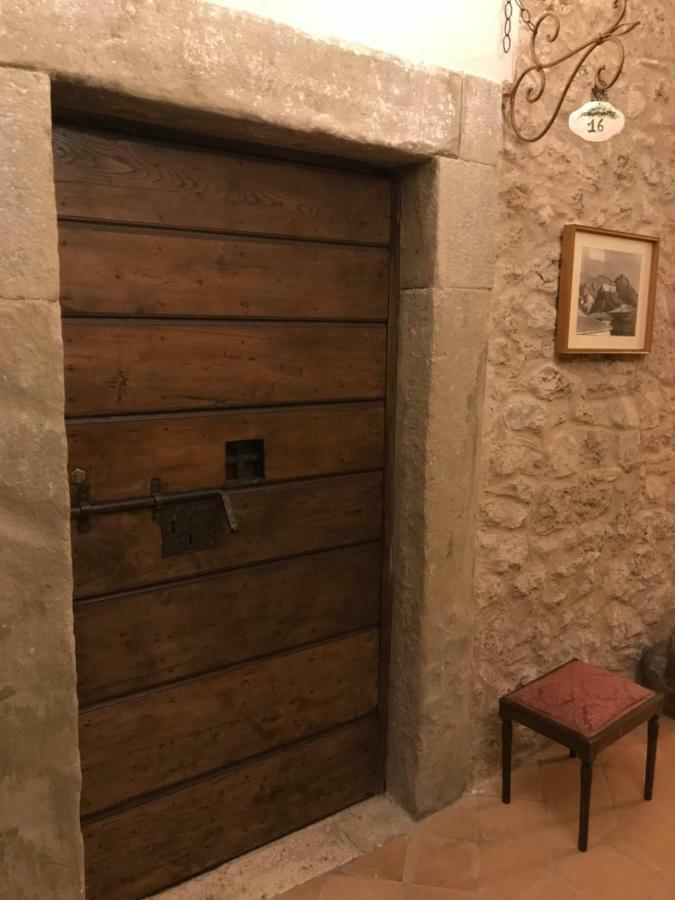 Le Prigioni Del Palazzo B&B Сора Екстериор снимка