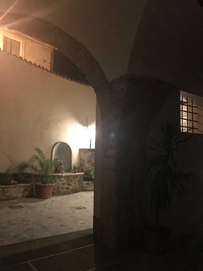 Le Prigioni Del Palazzo B&B Сора Екстериор снимка
