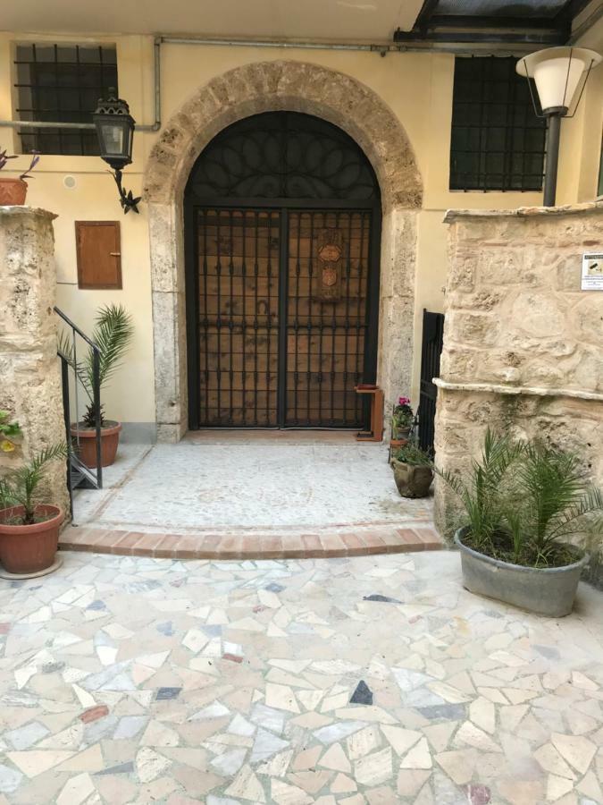 Le Prigioni Del Palazzo B&B Сора Екстериор снимка