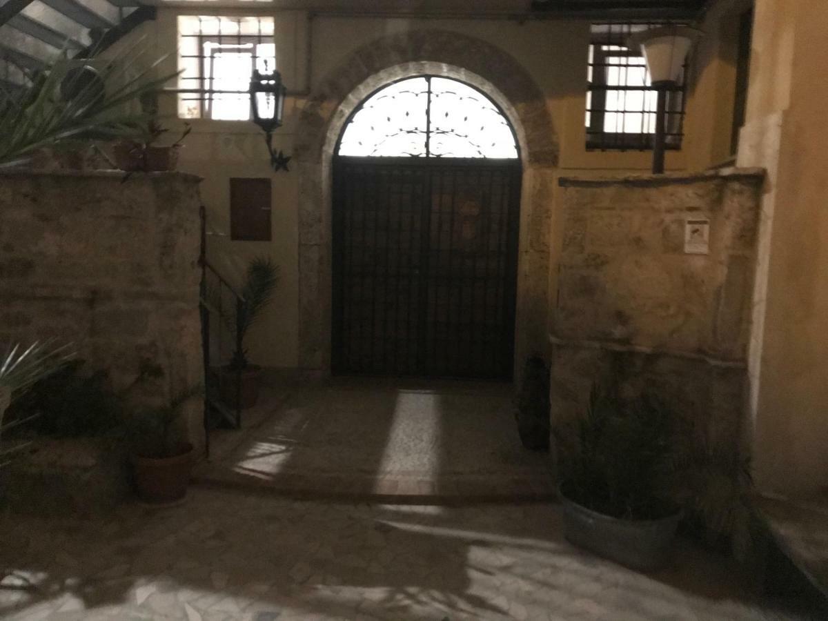 Le Prigioni Del Palazzo B&B Сора Екстериор снимка