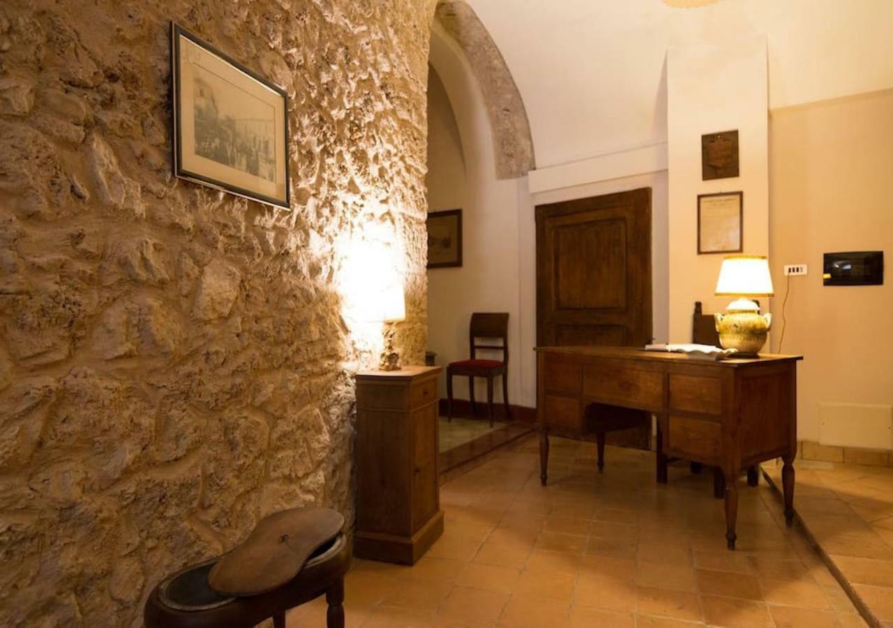 Le Prigioni Del Palazzo B&B Сора Екстериор снимка