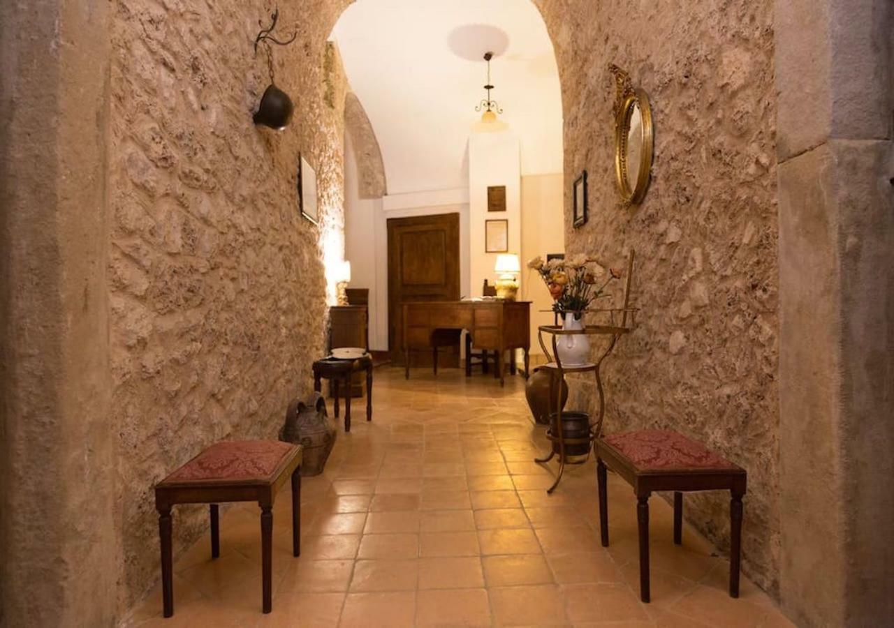Le Prigioni Del Palazzo B&B Сора Екстериор снимка
