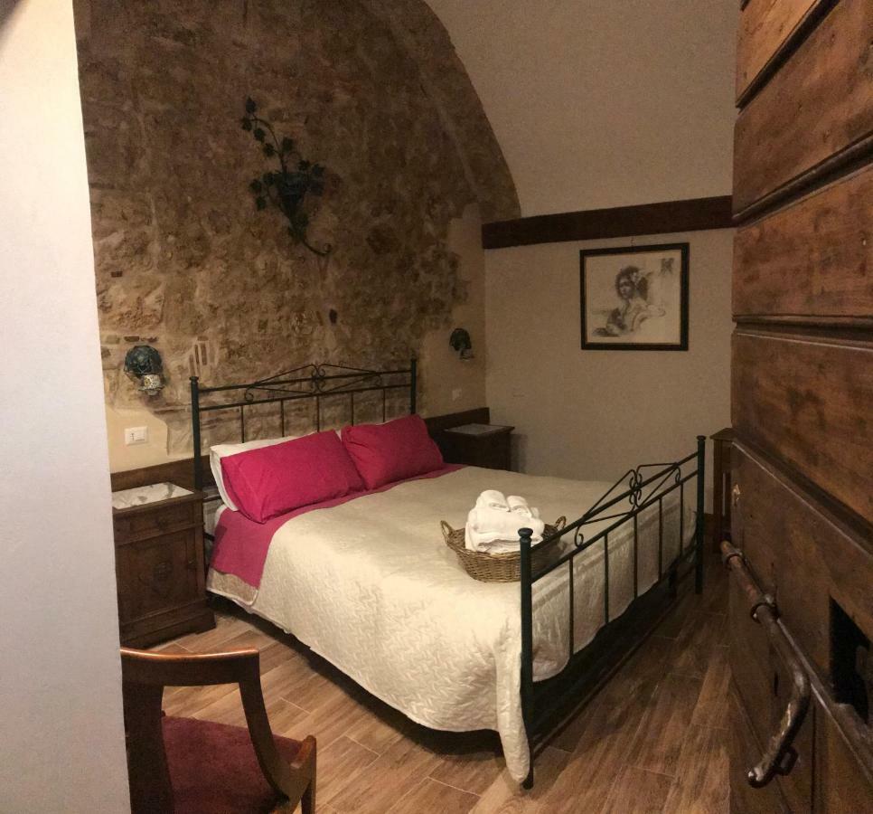Le Prigioni Del Palazzo B&B Сора Екстериор снимка