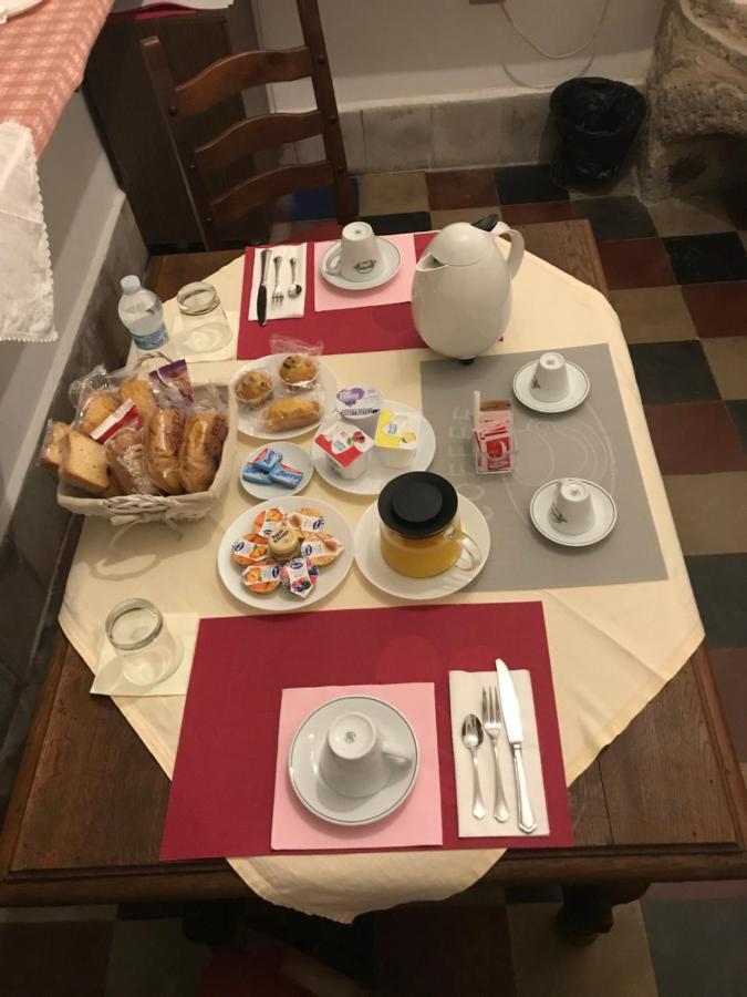 Le Prigioni Del Palazzo B&B Сора Екстериор снимка
