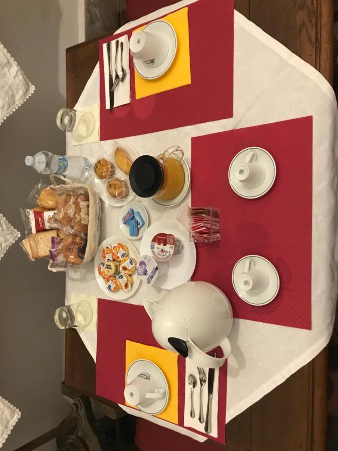 Le Prigioni Del Palazzo B&B Сора Екстериор снимка