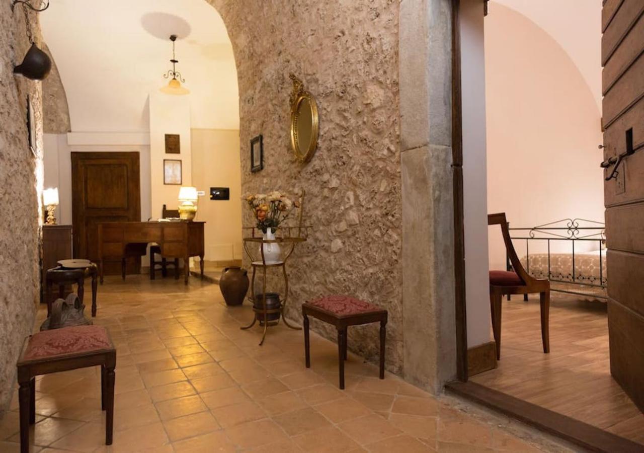 Le Prigioni Del Palazzo B&B Сора Екстериор снимка